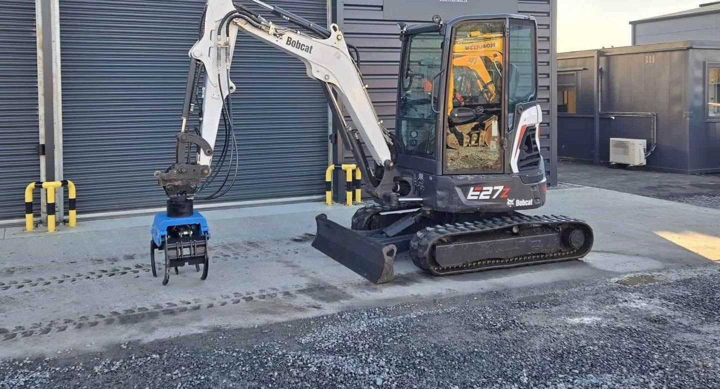 Mini pelle BOBCAT E27z - 2,7 Tonnes - 2019 + Pince à grume rotative