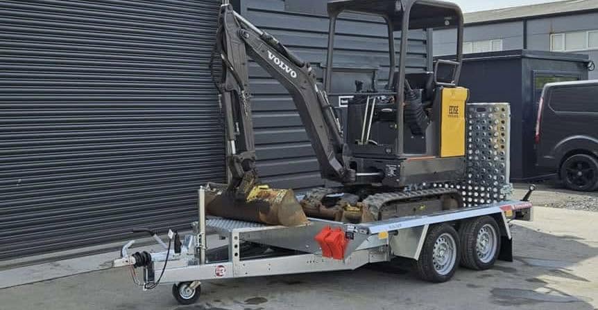 Mini Pelle VOLVO - 1,5 Tonne - 2019 + Remorque Temared