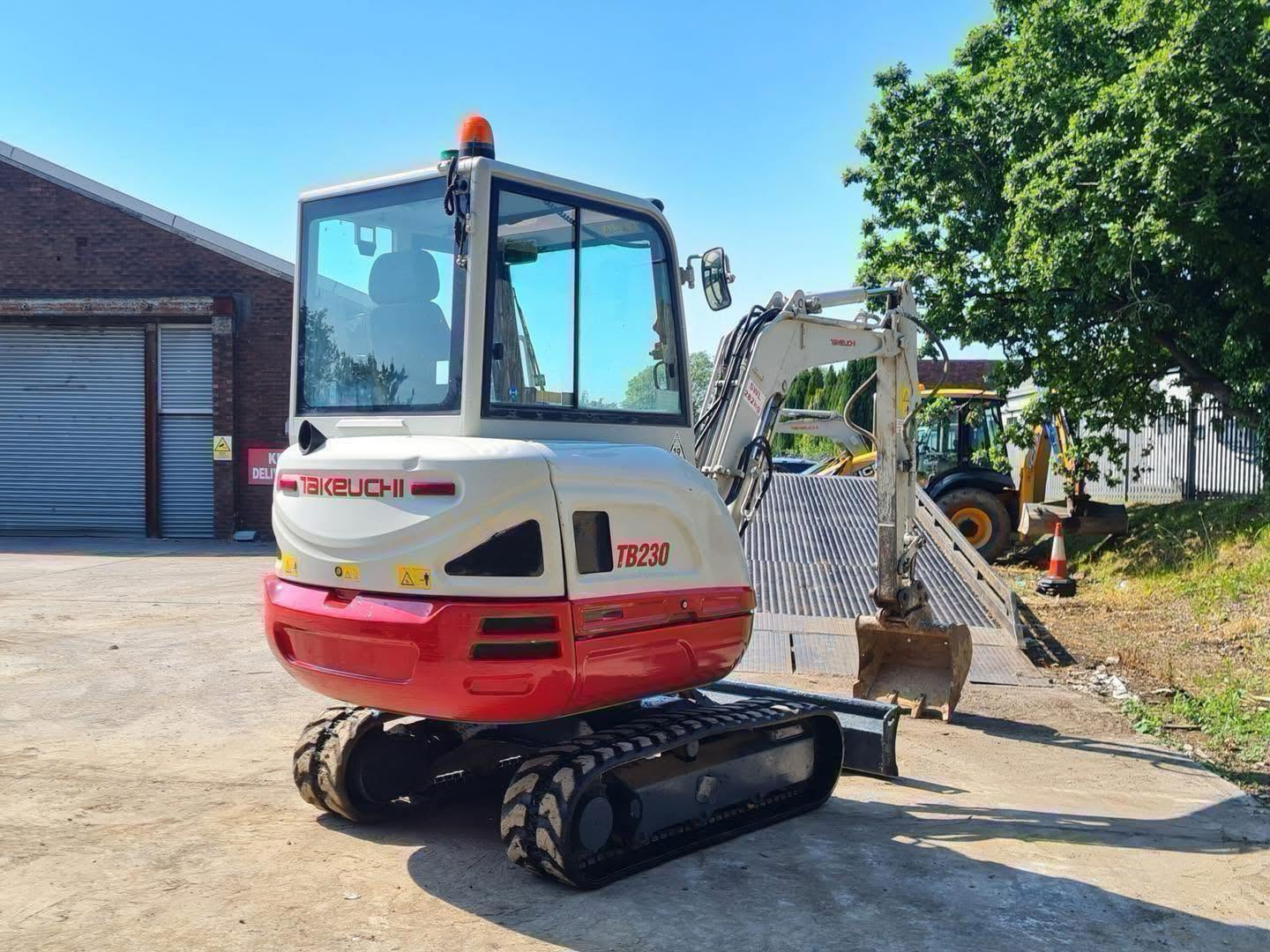 Mini pelle TAKEUCHI TB230 - 2,8 Tonnes - 2016