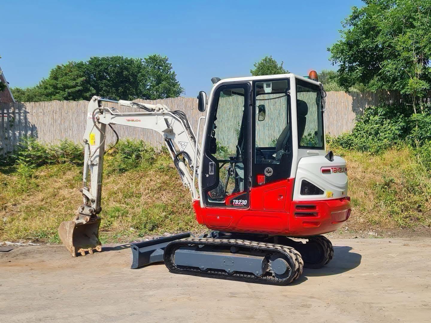 Mini pelle TAKEUCHI TB230 - 2,8 Tonnes - 2016