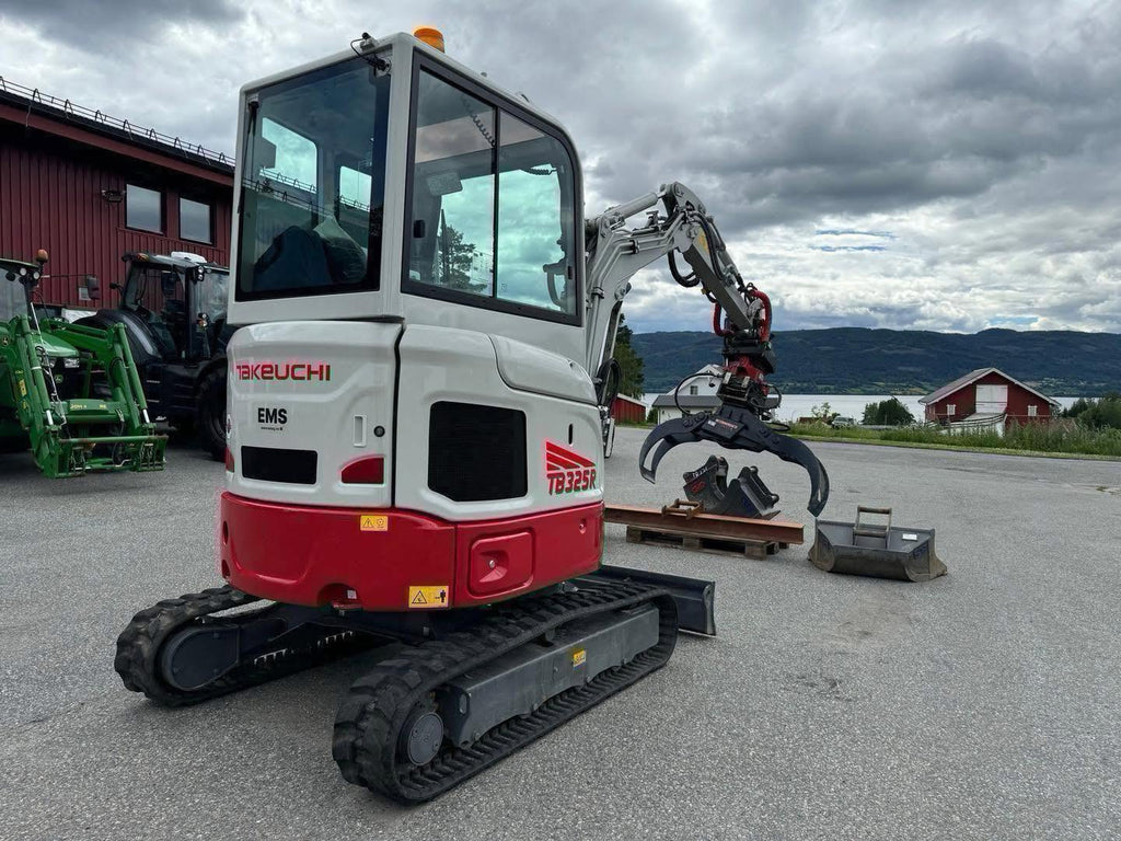Mini pelle TAKEUCHI TB325R - 2,4 Tonnes - 2022