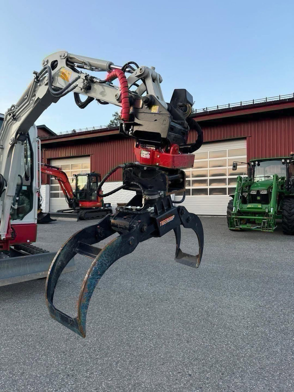 Mini pelle TAKEUCHI TB325R - 2,4 Tonnes - 2022