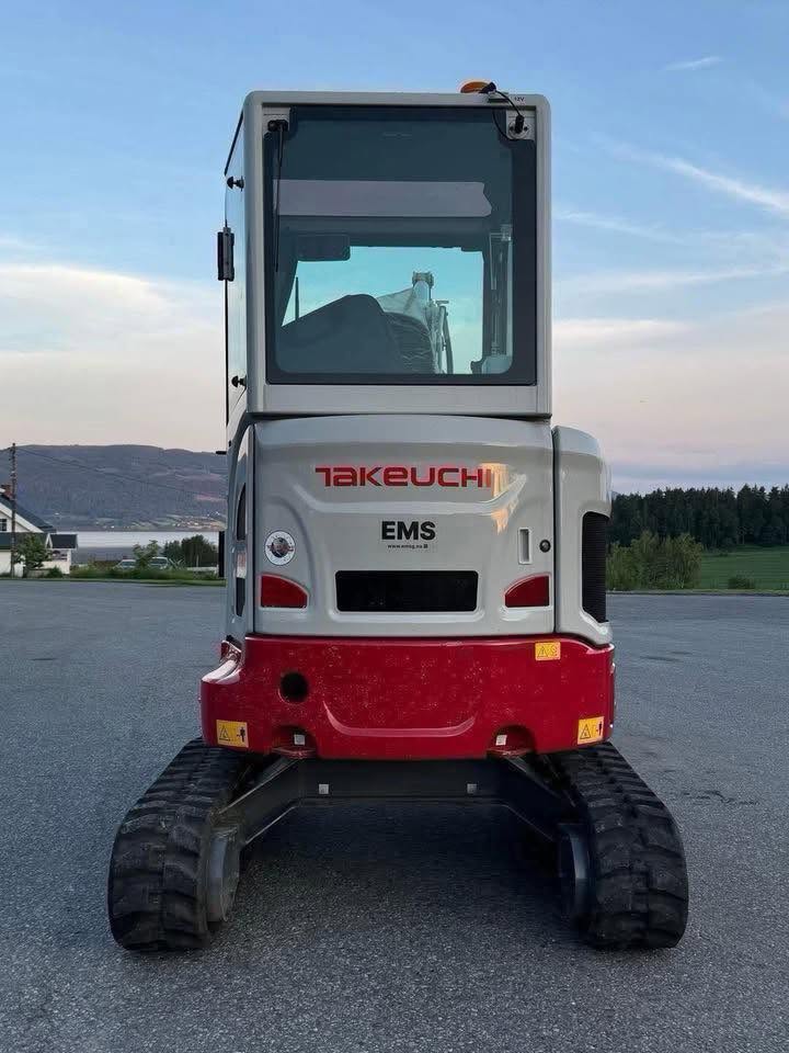 Mini pelle TAKEUCHI TB325R - 2,4 Tonnes - 2022