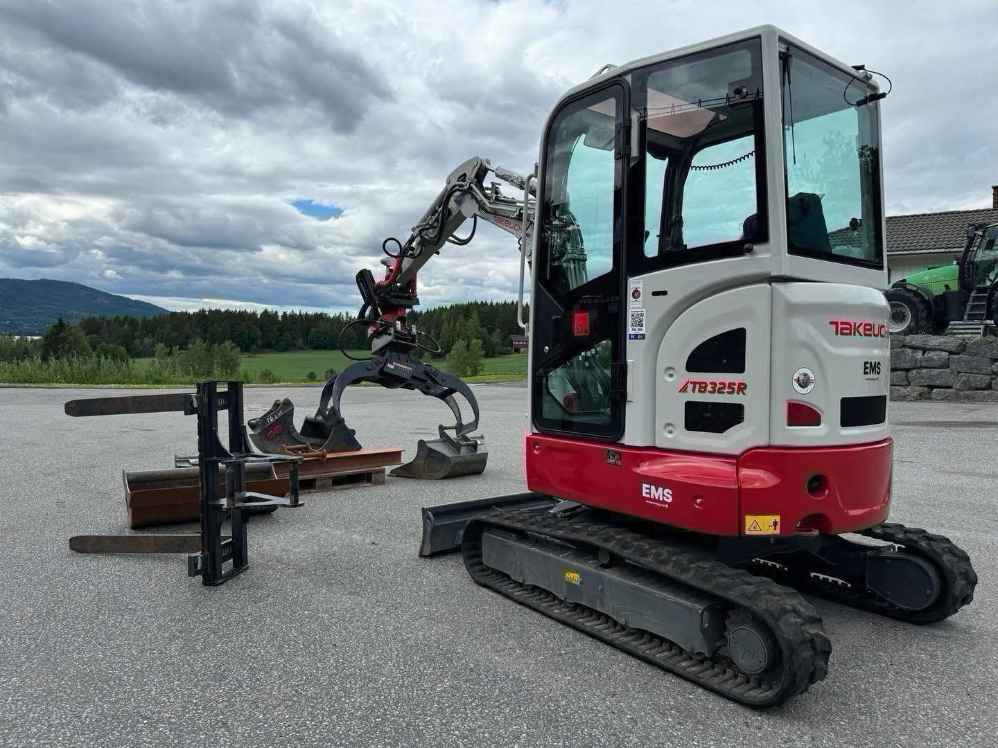 Mini pelle TAKEUCHI TB325R - 2,4 Tonnes - 2022